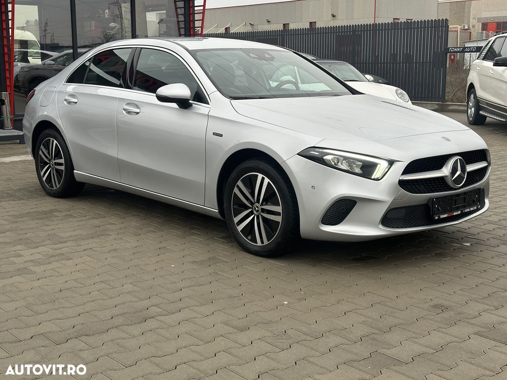 Mercedes-Benz A 250 e Sedan Aut. - 8