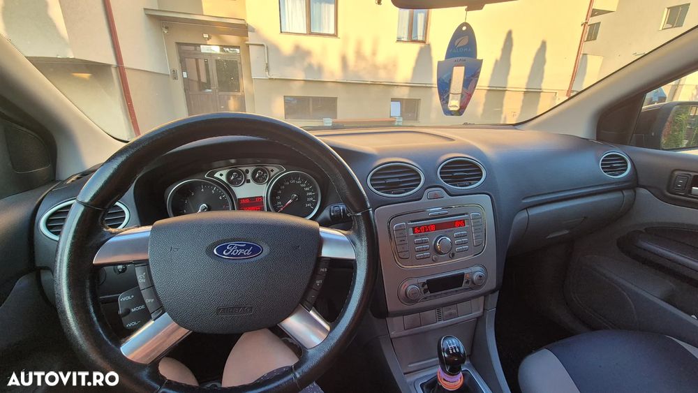 Ford Focus 1.6 Ghia - 6