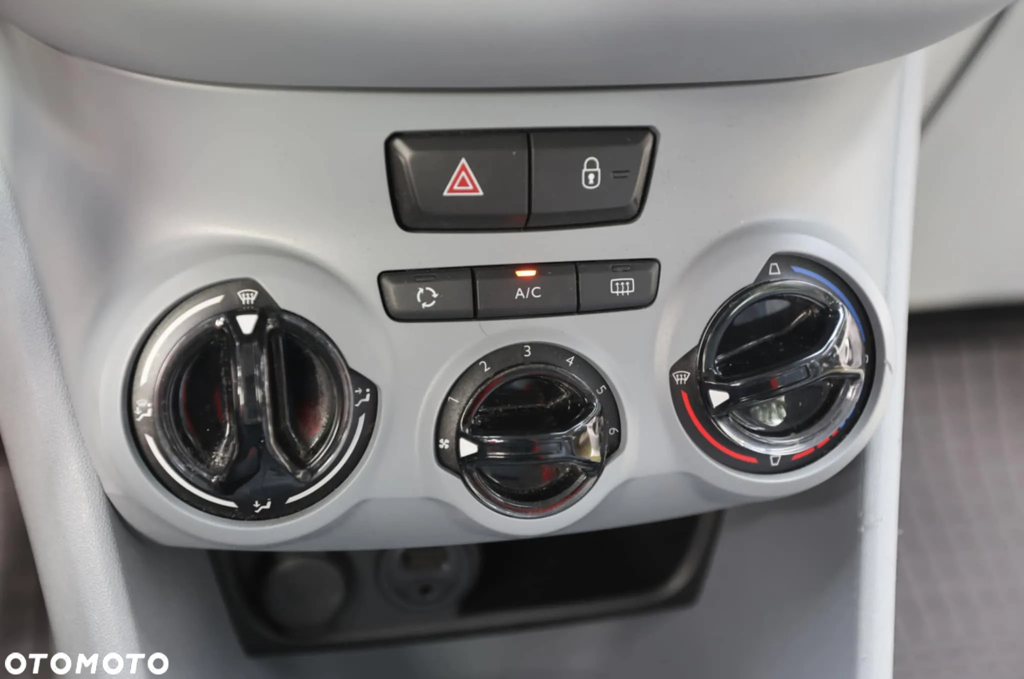 Peugeot 208 PureTech 82 Winter Edition - 29