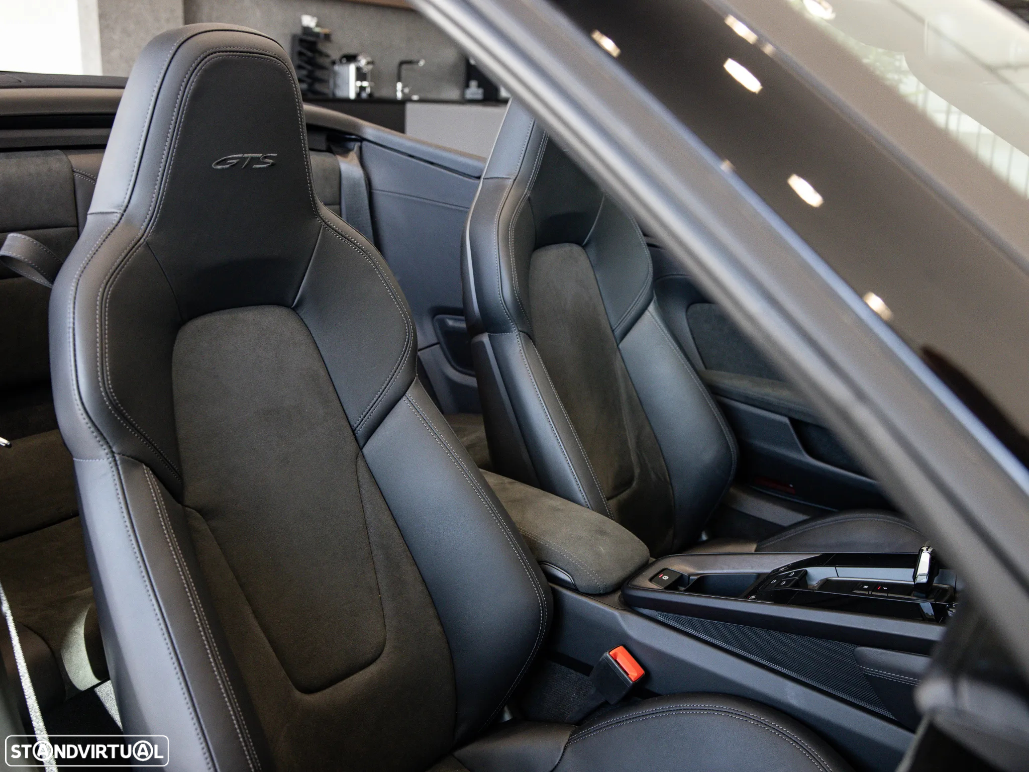 Porsche 911 (992) Carrera Cabrio GTS PDK - 51