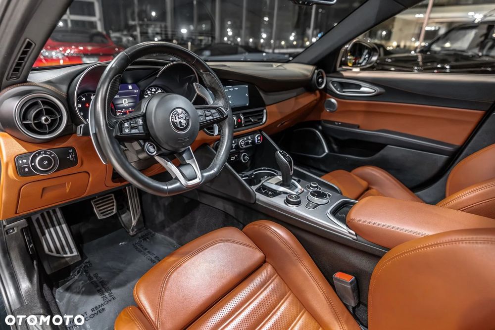 Alfa Romeo Giulia 2.0 Turbo 16V AT8-Q4 Veloce - 20