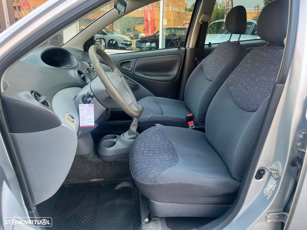 Toyota Yaris 1.0 Sol ABS+CD+AC - 9