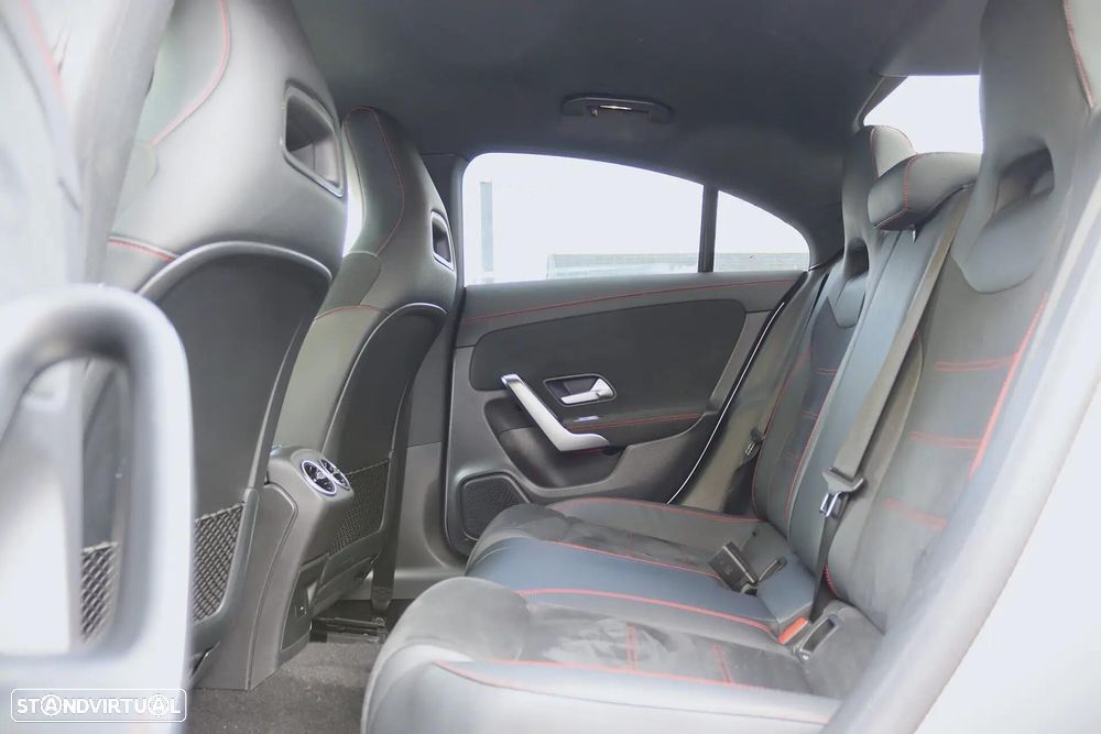 Mercedes-Benz CLA 250 e 8G-DCT AMG Line - 30