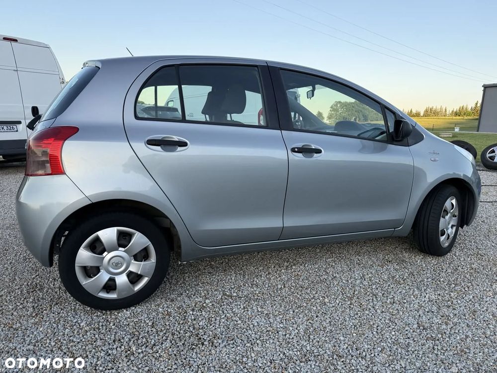 Toyota Yaris 1.3 VVT-i Cool - 4