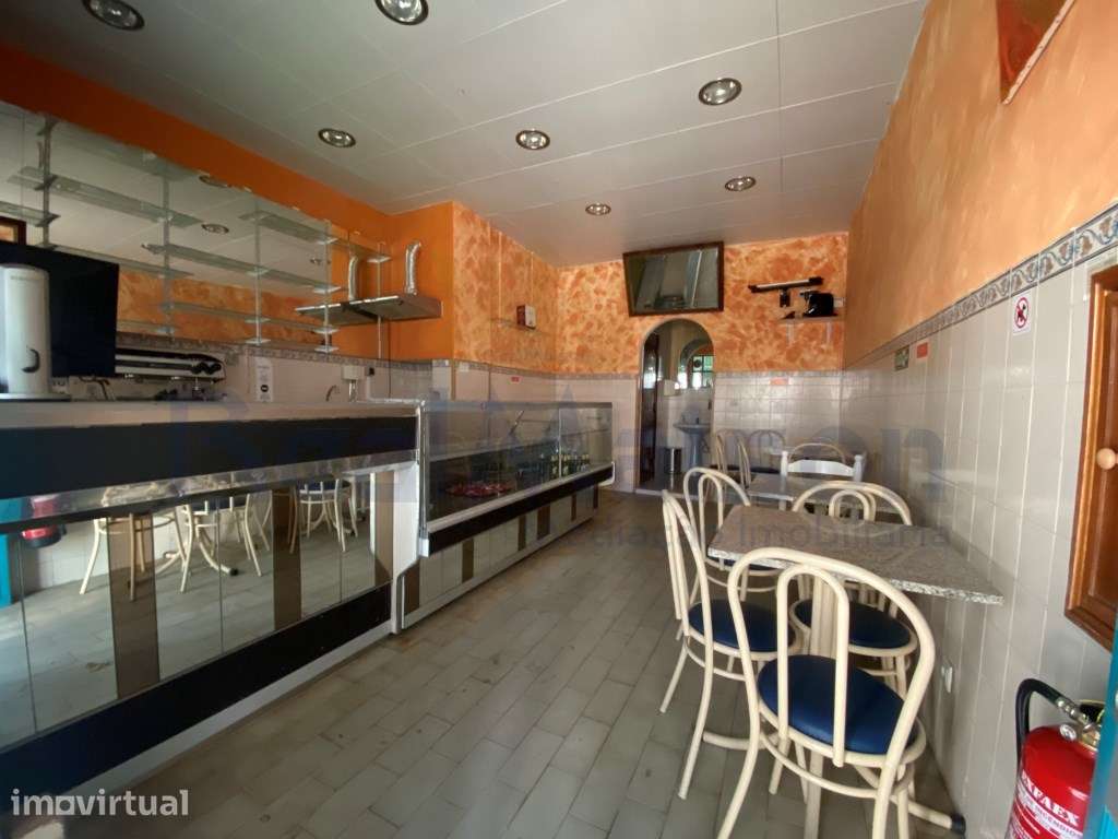 Vende-se Café/Snack Bar na Tapada das Mercês - Próximo da Estação CP - Grande imagem: 3/8
