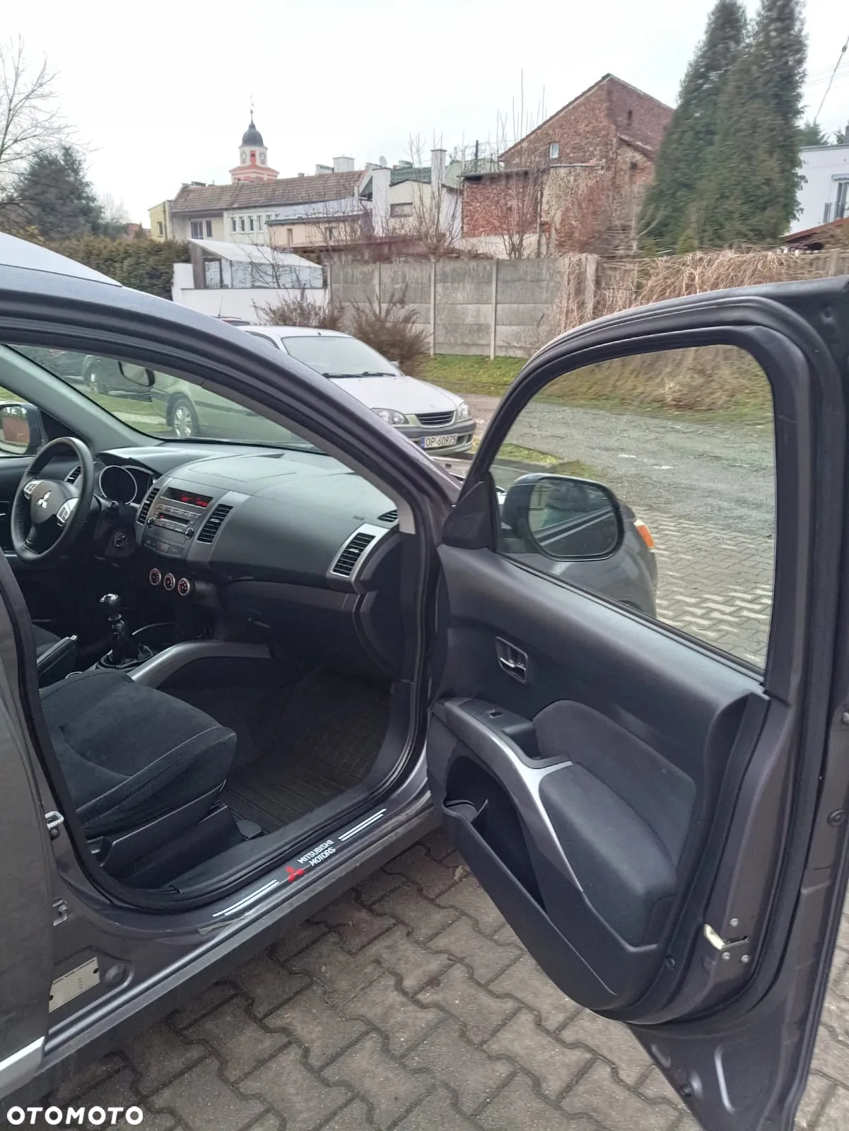 Mitsubishi Outlander - 10