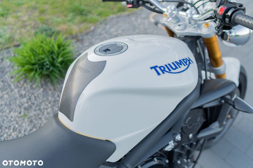 Triumph Street Triple - 20