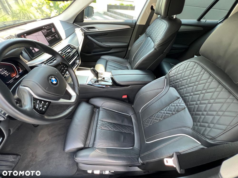BMW Seria 5 540i xDrive Luxury Line - 31