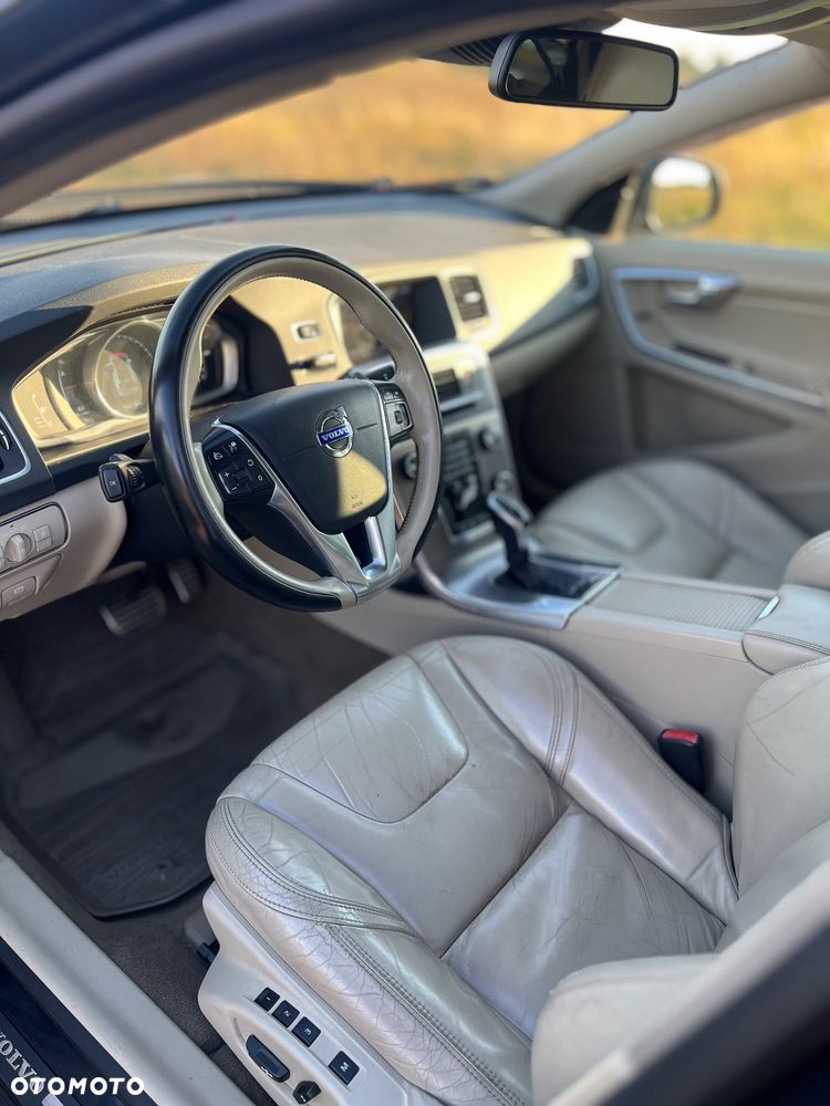 Volvo V60 D5 Summum - 9