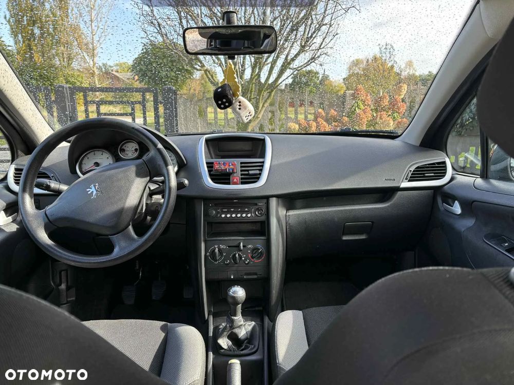 Peugeot 207 - 13