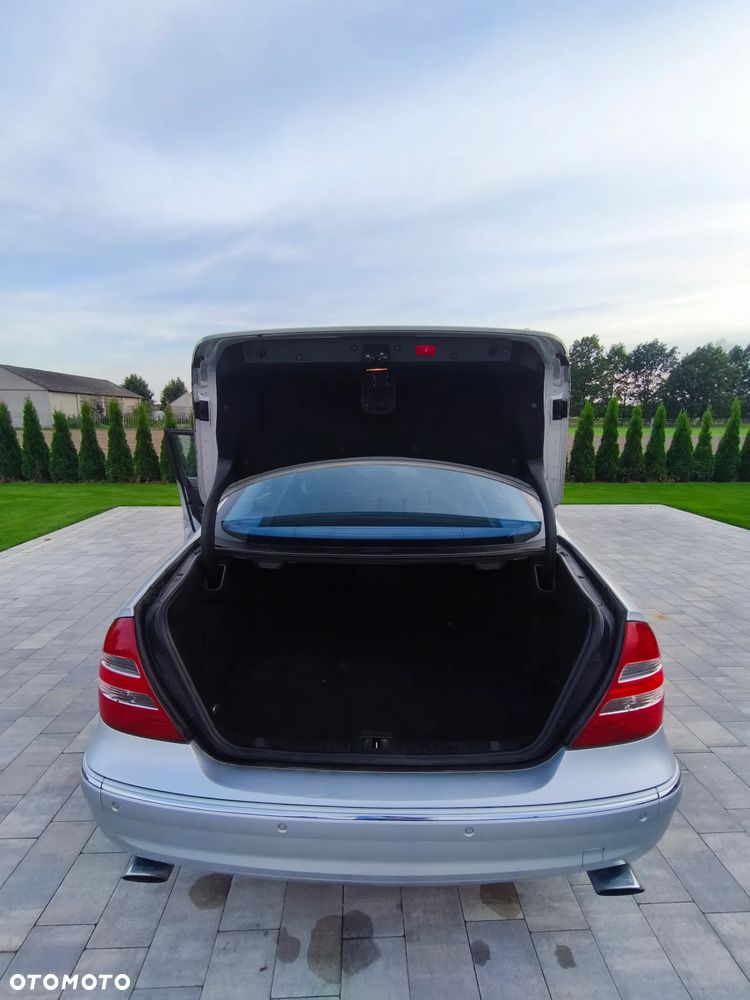 Mercedes-Benz Klasa E 500 4-Matic Avantgarde - 11