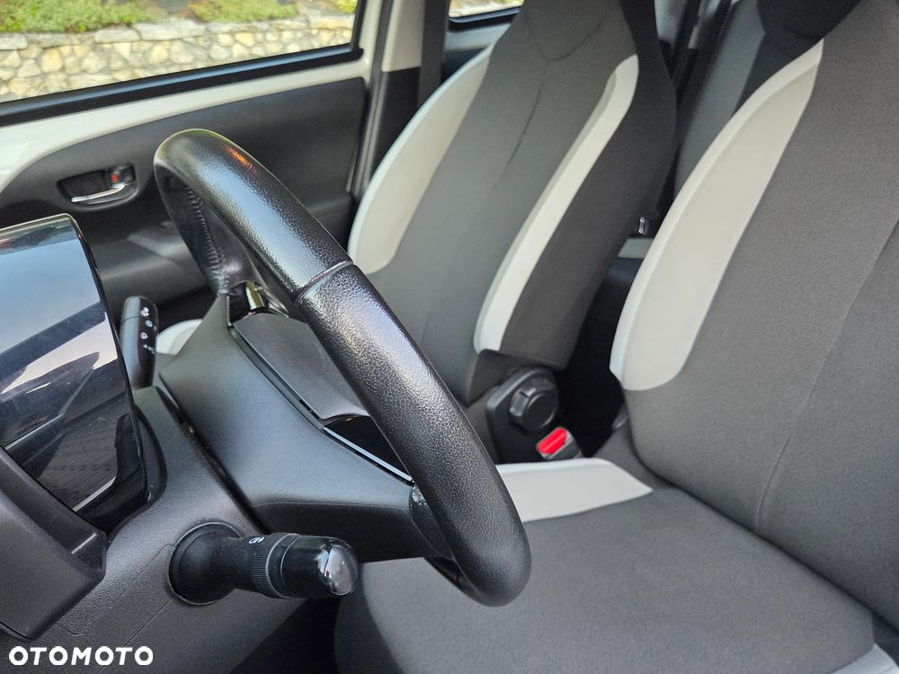Toyota Aygo x-play touch - 26