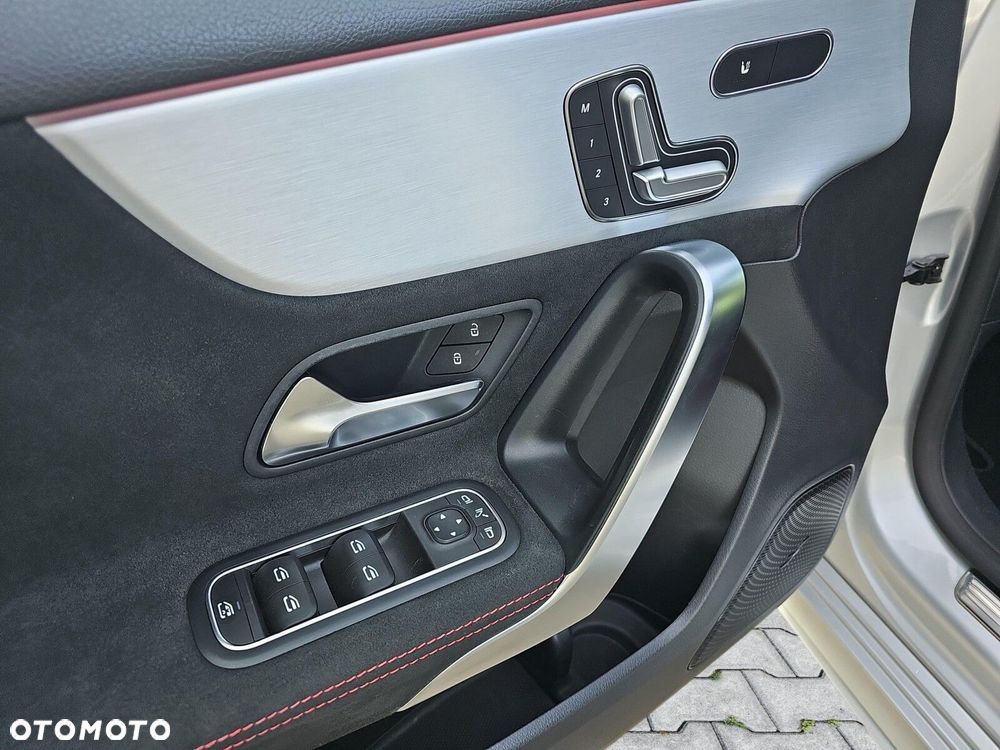 Mercedes-Benz Klasa A 220 4-Matic AMG Line 7G-DCT - 35
