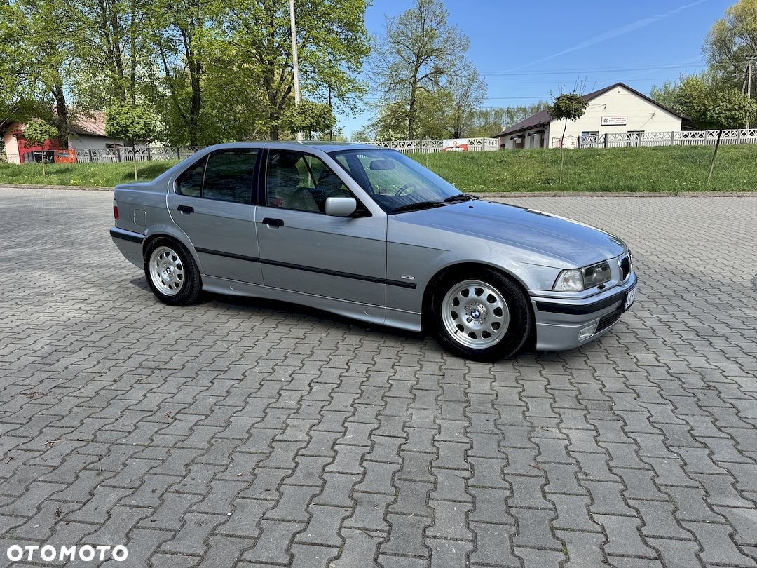 BMW Seria 3 320i - 5