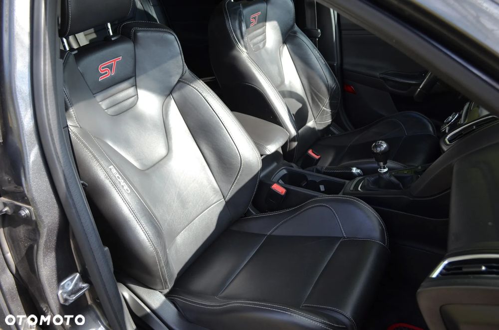 Ford Focus 2.0 EcoBoost ST - 12