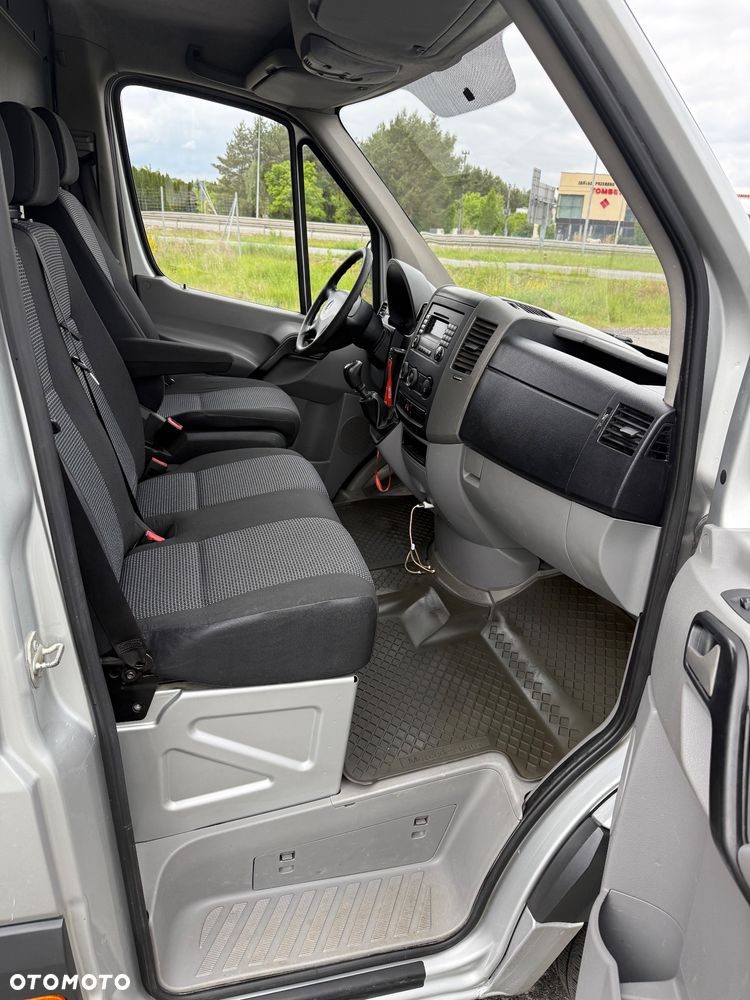 Mercedes-Benz Sprinter - 11