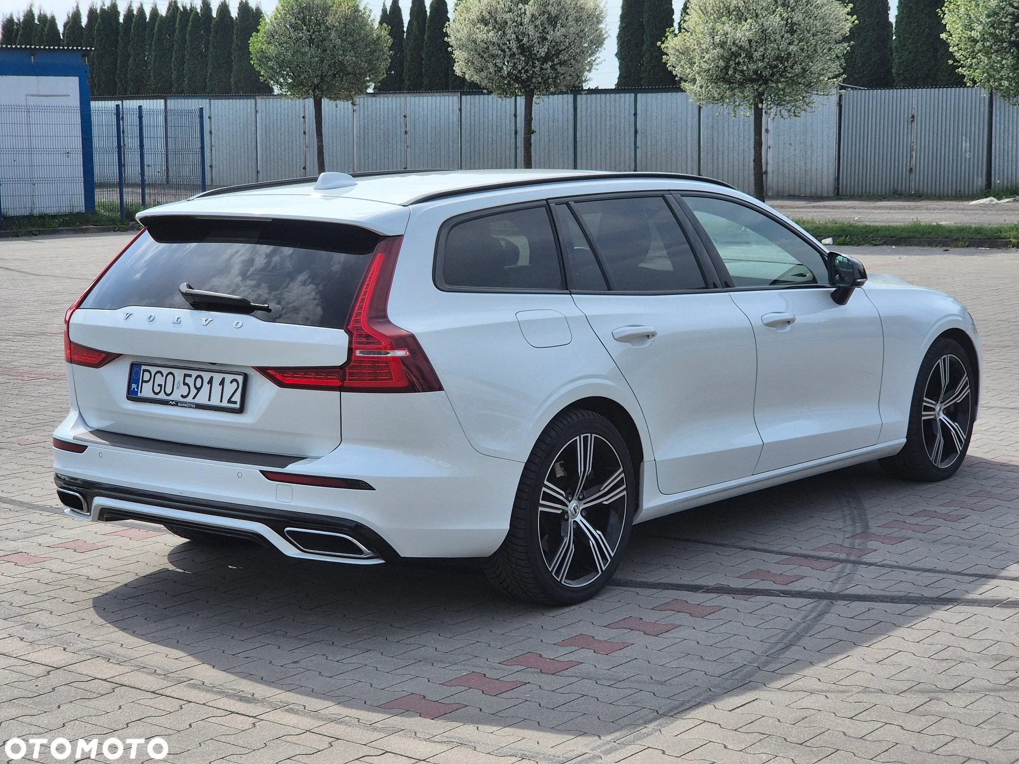Volvo V60 T6 AWD Plug-In Hybrid Ultra Dark - 3