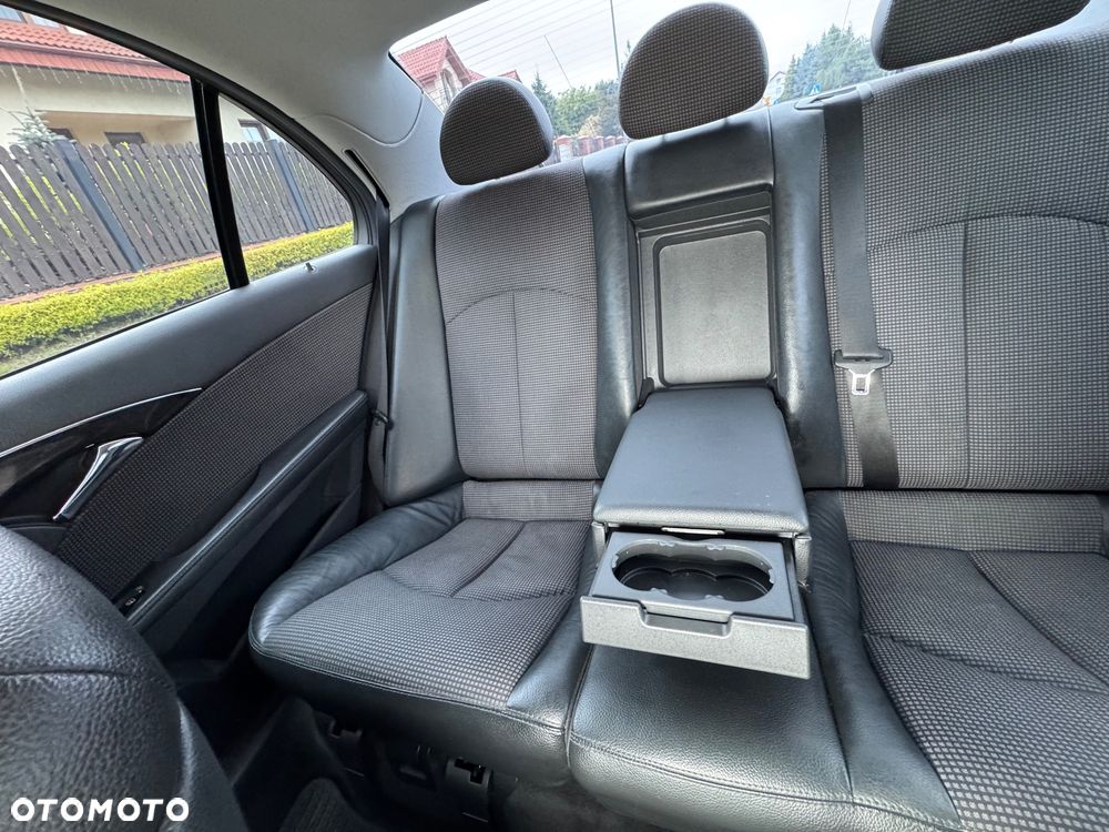 Mercedes-Benz Klasa E 200 Kompressor Automatik Avantgarde Sport Edition - 31