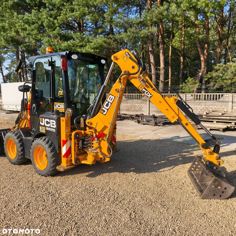 JCB 3CX - SALON PL - 900 mth - 18