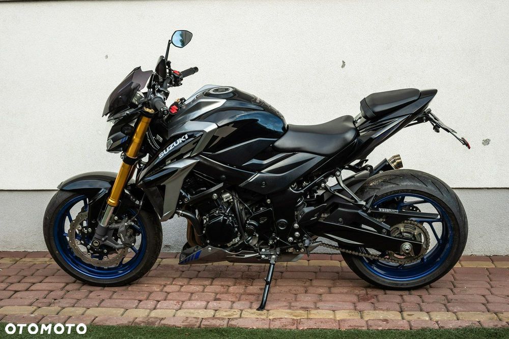 Suzuki GSX - 6