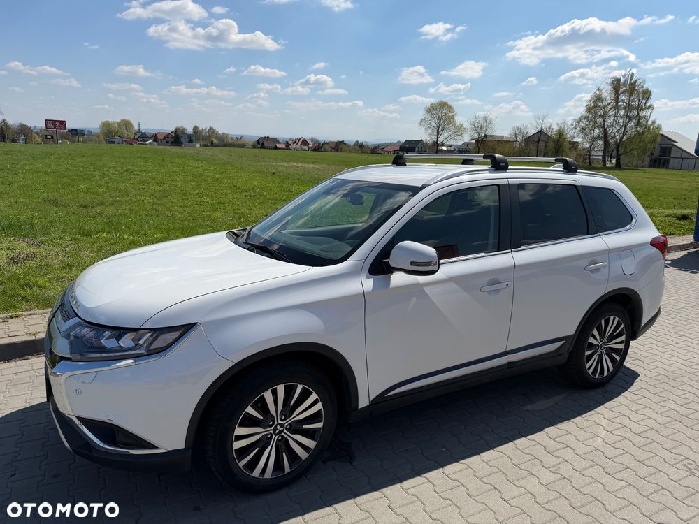 Mitsubishi Outlander 2.0 Instyle + 4WD CVT - 18