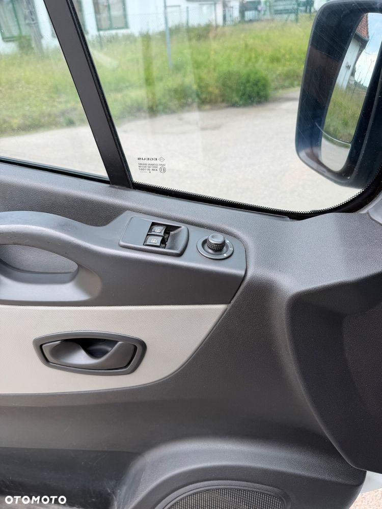 Renault Trafic - 21
