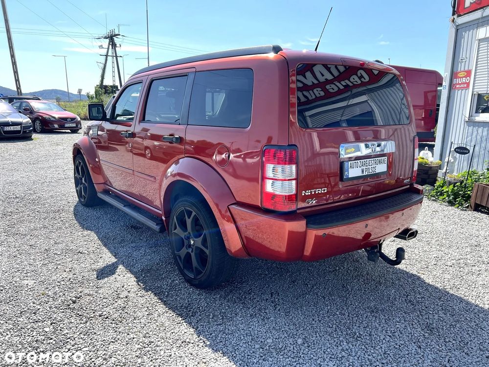 Dodge Nitro - 2