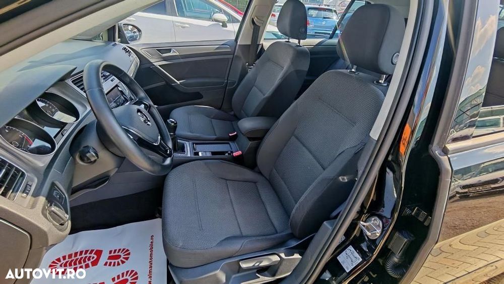 Volkswagen Golf - 11