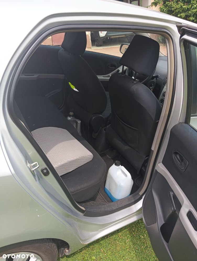 Toyota Yaris - 11