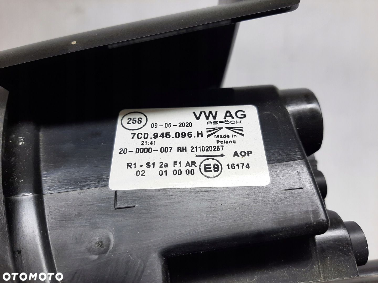 VW CRAFTER 7C0945096H LAMPA PRAWA 2017/2024 ASPOCK TYŁ oryginał - 4