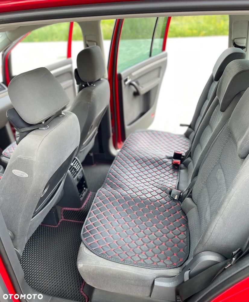 Volkswagen Touran - 10