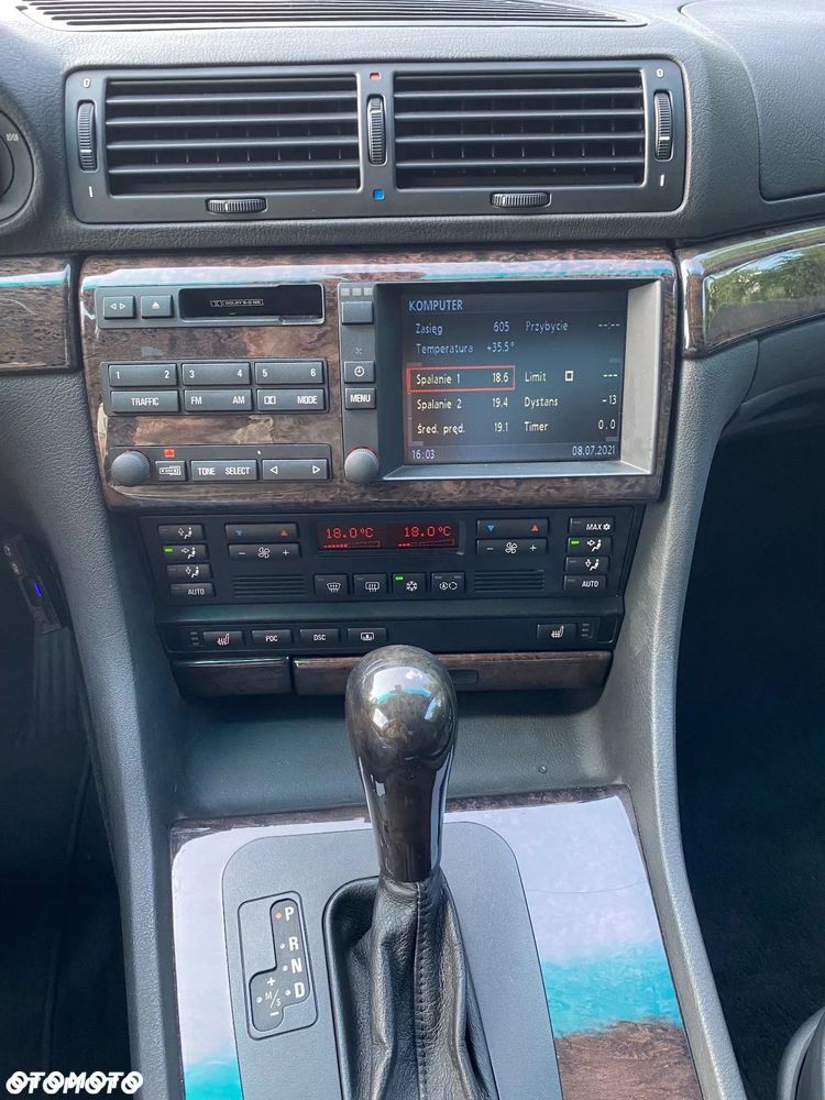 BMW Seria 7 740i - 26