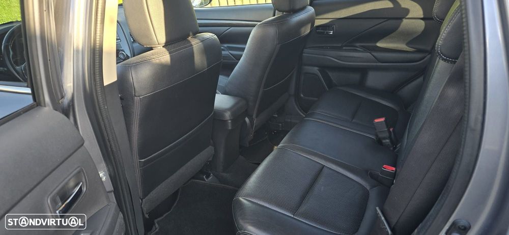 Mitsubishi Outlander 2.2 DI-D Instyle Navi - 10
