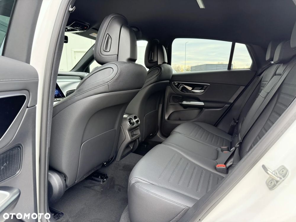 Mercedes-Benz GLC - 32