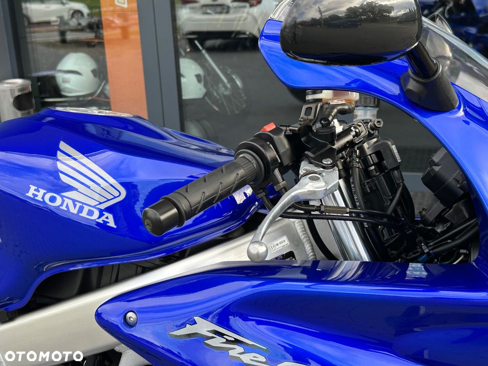 Honda VTR - 18