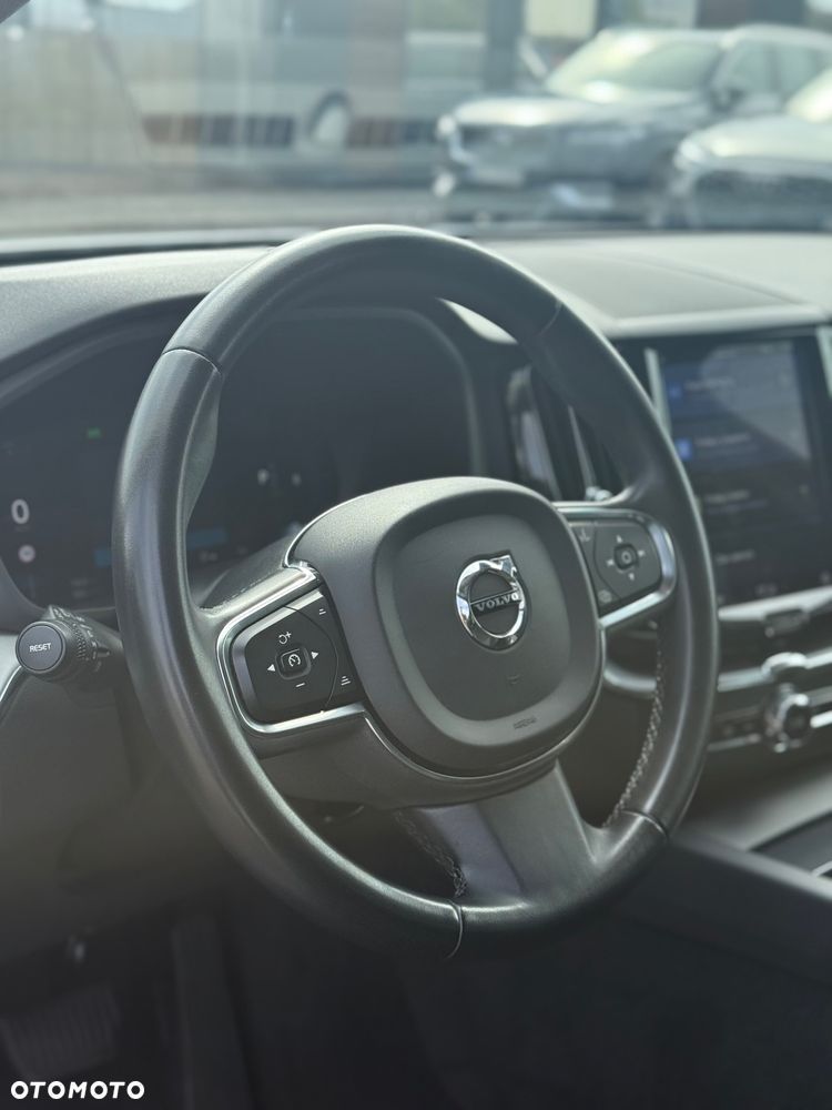 Volvo XC 60 B4 D AWD Geartronic Momentum Pro - 18