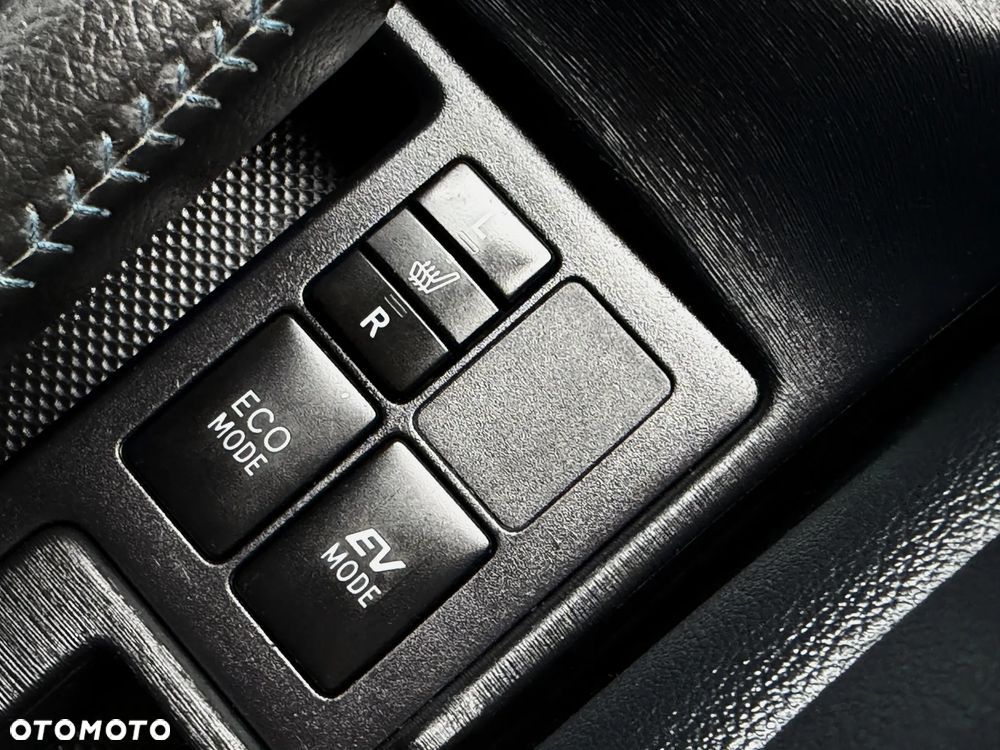 Toyota Yaris Hybrid 100 Premium - 33