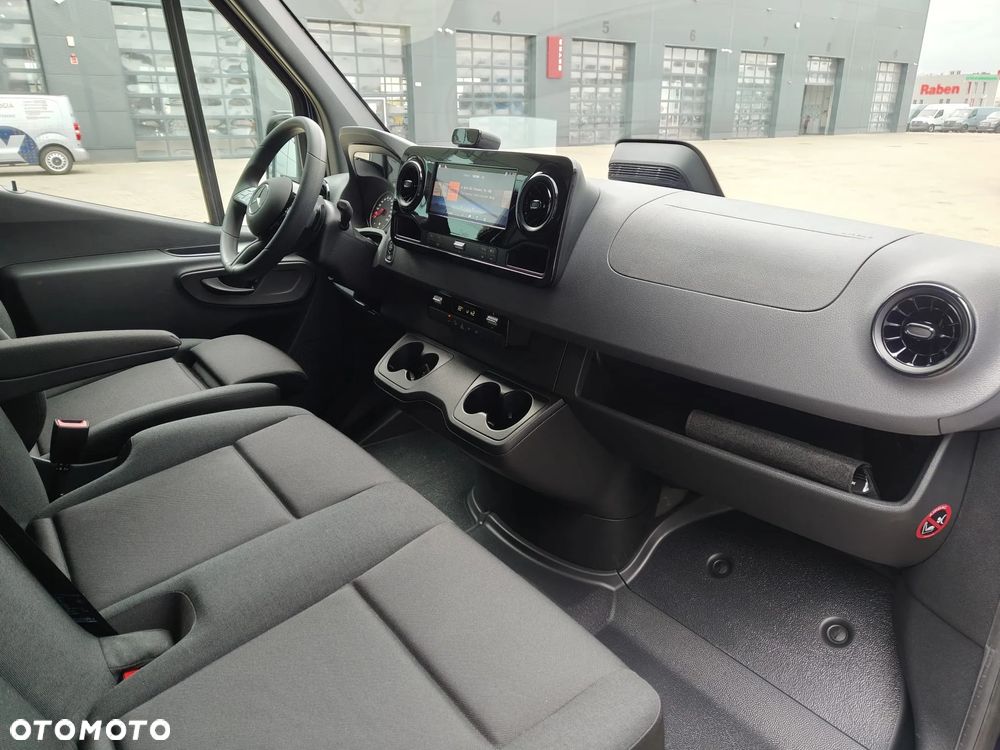 Mercedes-Benz Sprinter - 10