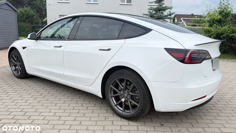 Tesla Model 3 - 6