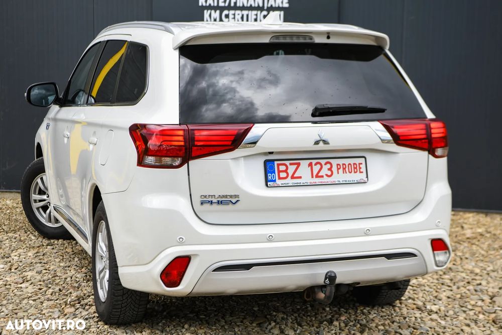 Mitsubishi Outlander 2.4 4WD - 6