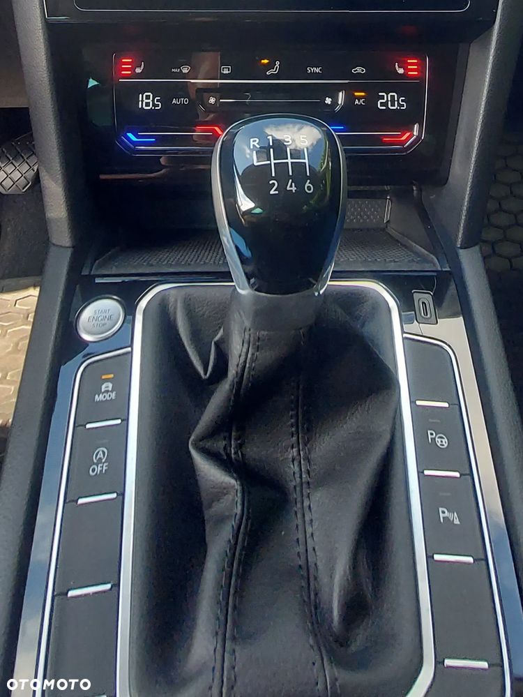 Volkswagen Passat 2.0 TDI EVO Elegance - 25
