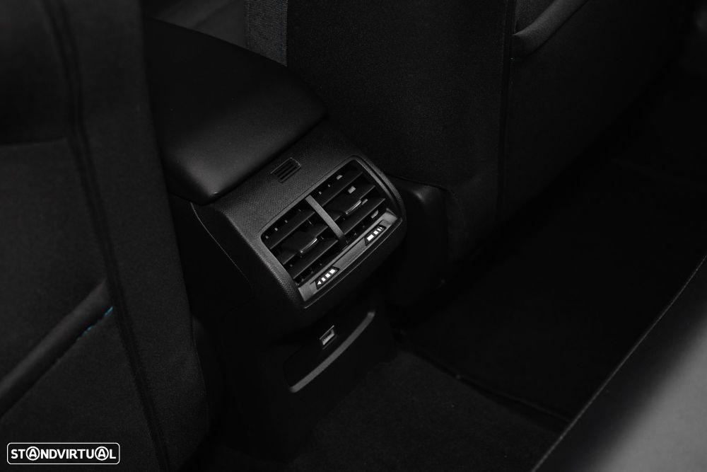 Citroën C4 X 1.2 PureTech Plus EAT8 - 32