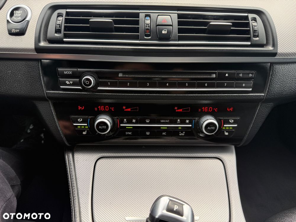 BMW Seria 5 525d Sport-Aut Luxury Line - 19