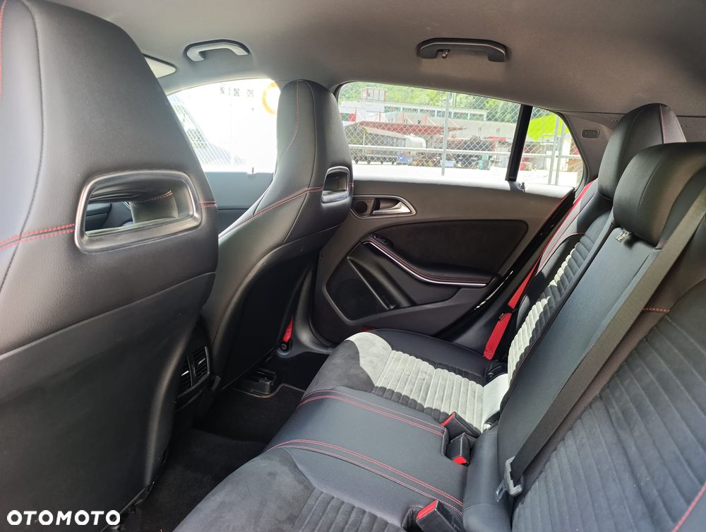 Mercedes-Benz CLA 250 4-Matic Sport - 11
