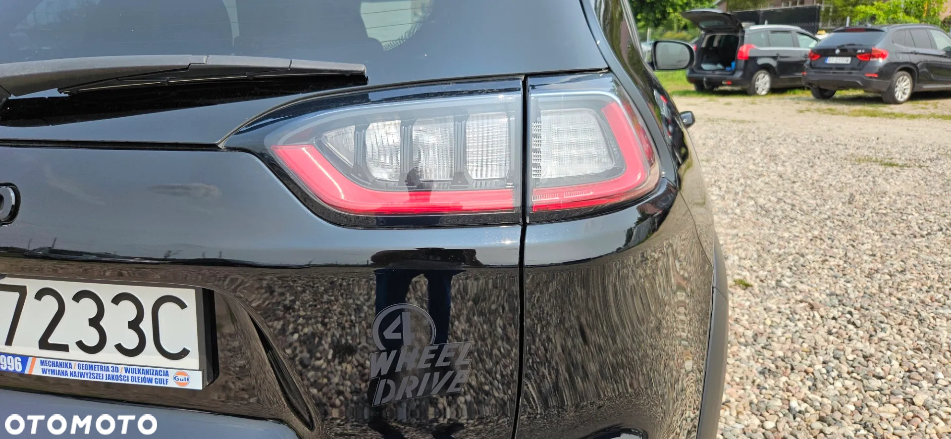 Jeep Cherokee - 18