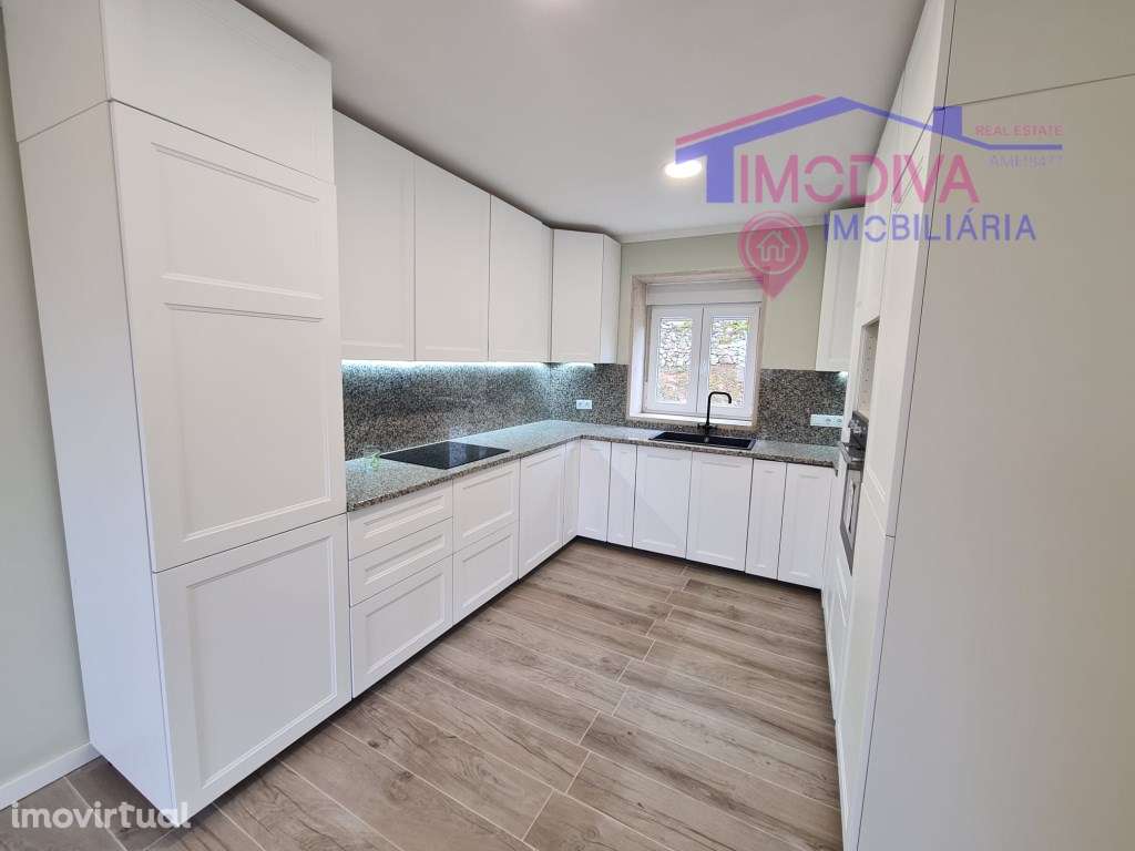 Moradia T3 recentemente renovada, com garagem e terreno em Castanhe... - Grande imagem: 3/60