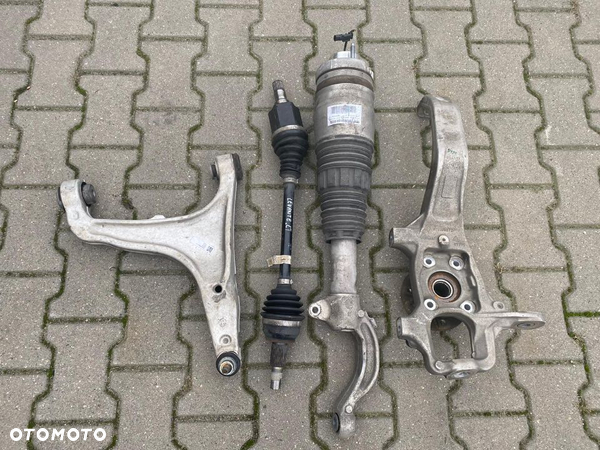 WAHACZ MASERATI LEVANTE PRAWA LEWA STRONA