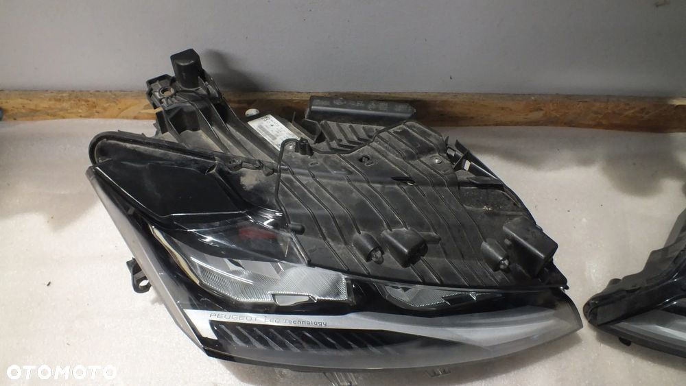 Lampa przednia prawa Peugeot 308 T10  Full led  98516735 - 3