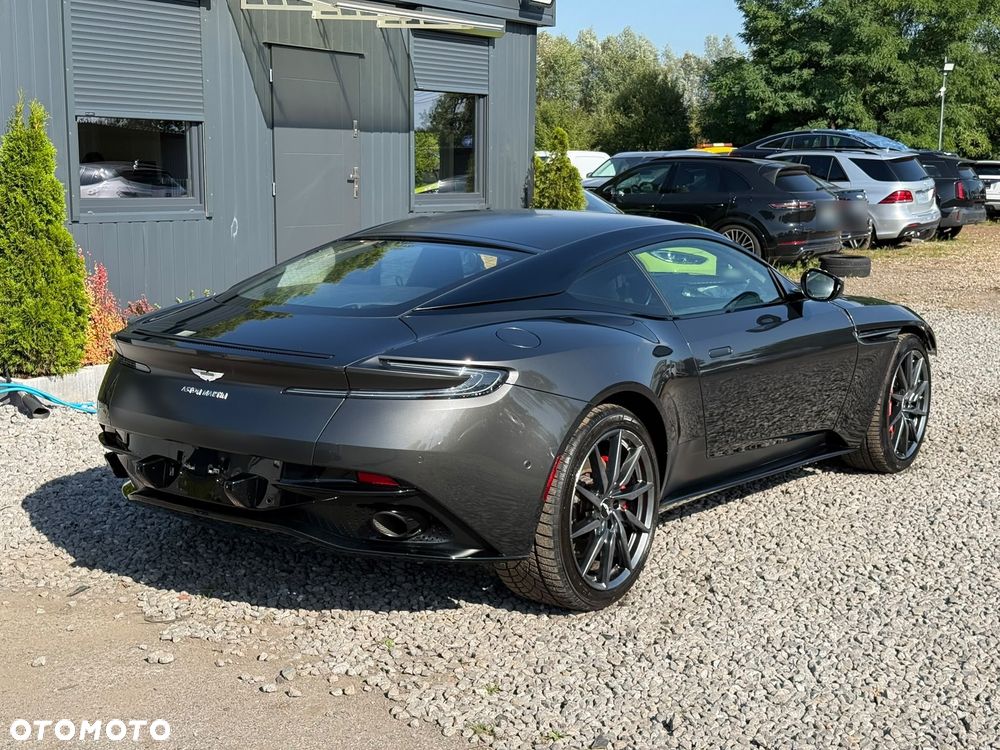 Aston Martin DB11 - 2