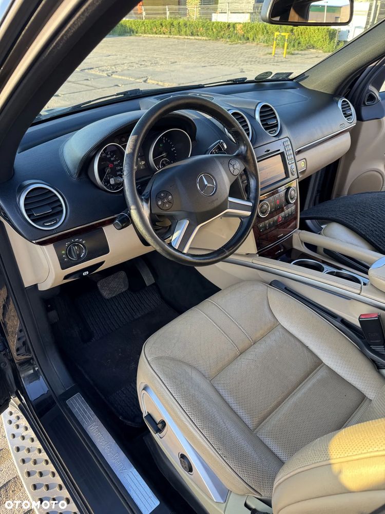 Mercedes-Benz ML - 12
